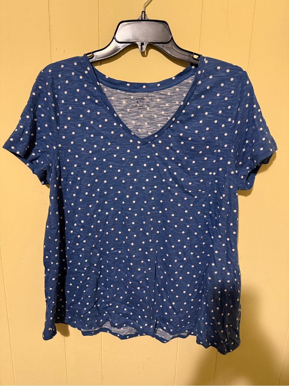 3 for $15 💙Crown & Ivy Blue V-Neck Polka Dot Short Sleeve Tee
